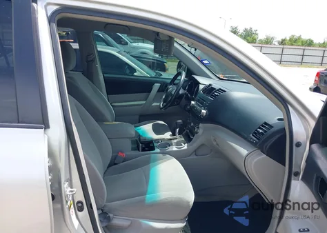 2010 Toyota Highlander Base V6 from USA, damaged, VIN 5TDZK3EH4AS001359